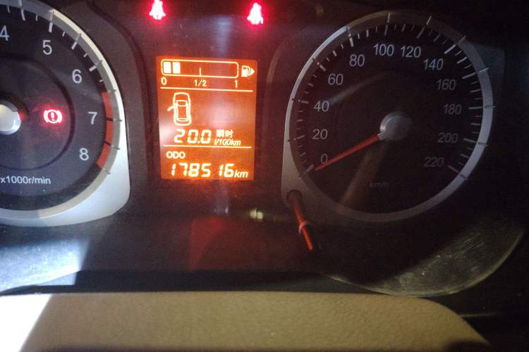 Used Venucia D50 2012 1.6L Manual Luxury Edition Odometer Close Up