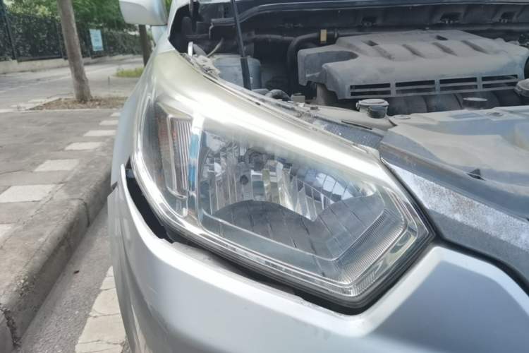 Used Venucia D50 2012 1.6L Manual Comfort Edition Right Front Headlight