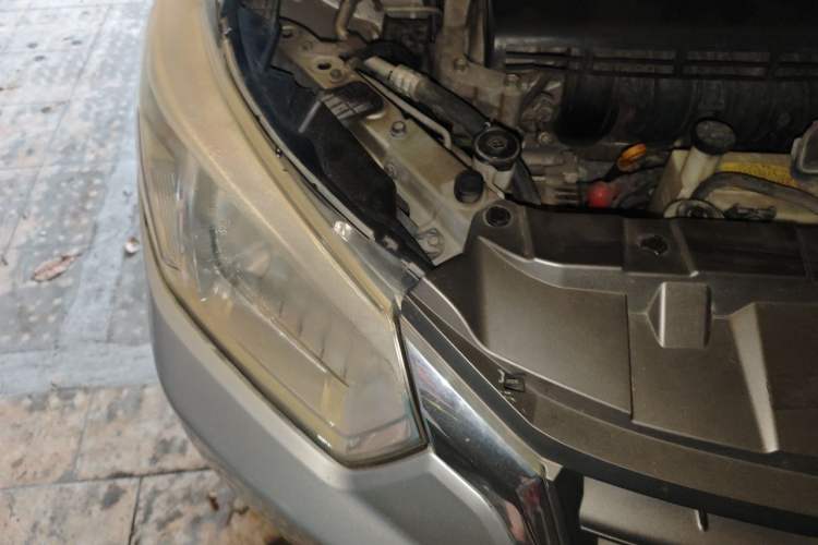 Used Venucia D50 2012 1.6L Manual Comfort Edition Right Front Headlight