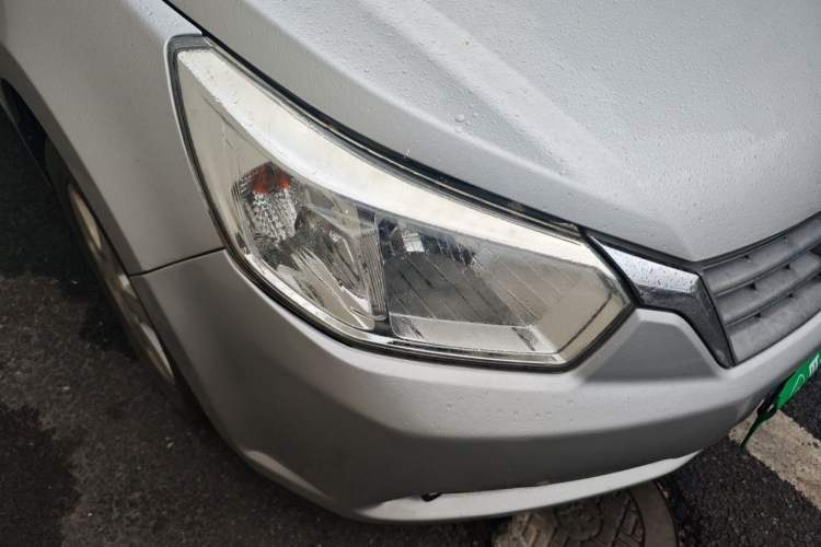 Used Venucia D50 2012 1.6L Manual Luxury Edition Right Front Headlight