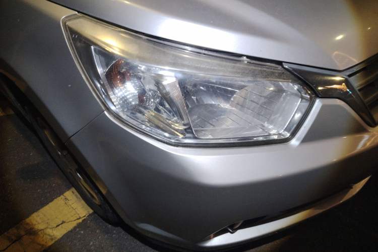Used Venucia D50 2012 1.6L Manual Luxury Edition Right Front Headlight