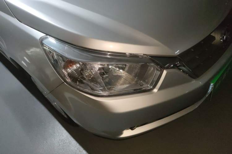 Used Venucia D50 2012 1.6L Manual Luxury Edition Right Front Headlight
