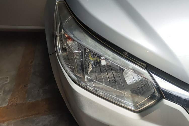 Used Venucia D50 2012 1.6L Manual Comfort Edition Right Front Headlight