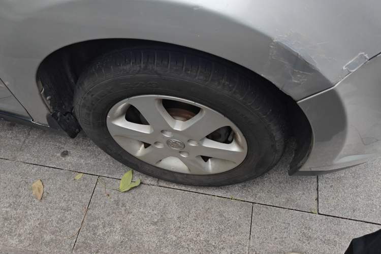 Used Venucia D50 2012 1.6L Automatic Prestige Edition Right Front Wheel Hub