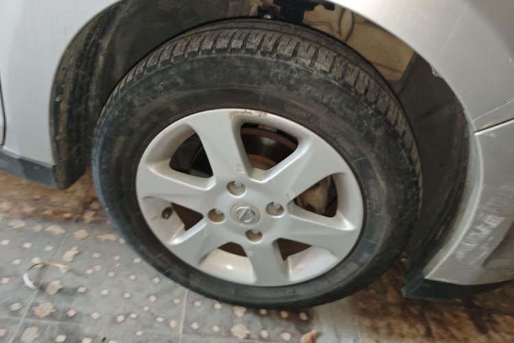 Used Venucia D50 2012 1.6L Manual Comfort Edition Right Front Wheel Hub
