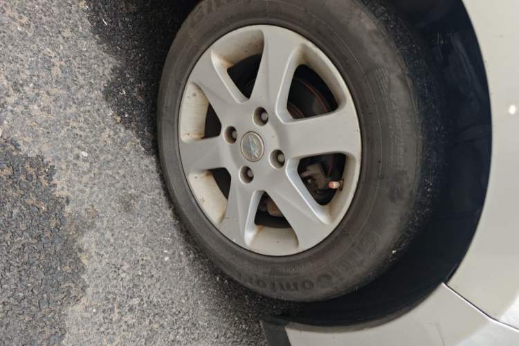 Used Venucia D50 2012 1.6L Manual Luxury Edition Right Front Wheel Hub
