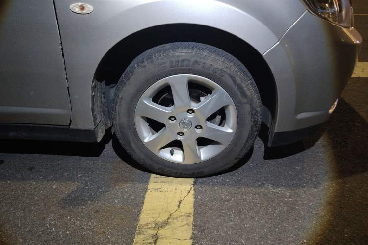 Used Venucia D50 2012 1.6L Manual Luxury Edition Right Front Wheel Hub