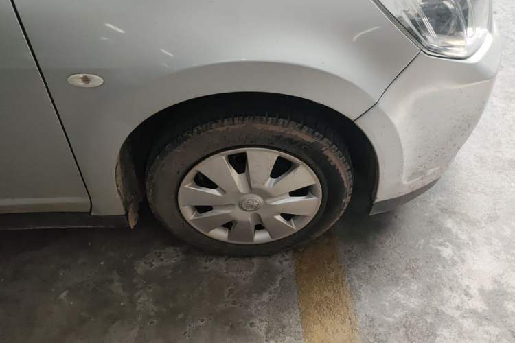 Used Venucia D50 2012 1.6L Manual Comfort Edition Right Front Wheel Hub