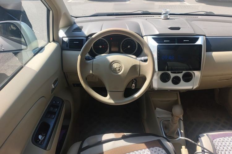 Used Venucia D50 2012 1.6L Manual Luxury Edition Steering Wheel