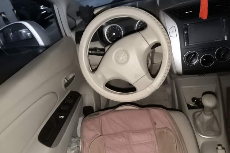 Used Venucia D50 2012 1.6L Manual Luxury Edition Steering Wheel