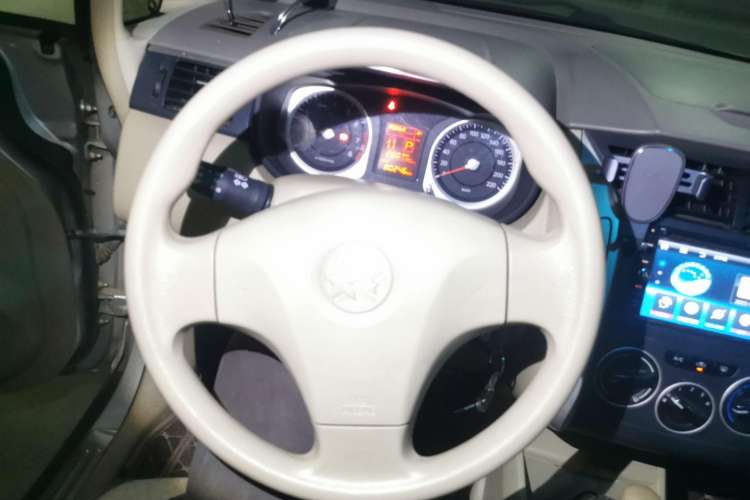 Used Venucia D50 2012 1.6L Automatic Prestige Edition Steering Wheel
