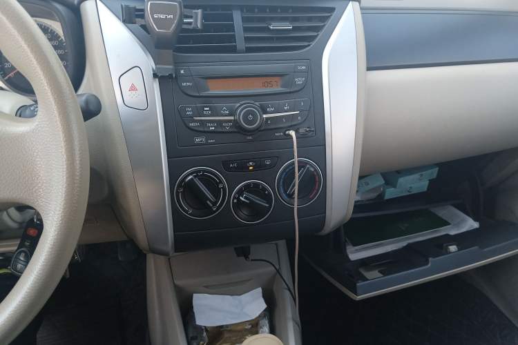 Used Venucia D50 2012 1.6L Manual Comfort Edition Audio And AC Panel