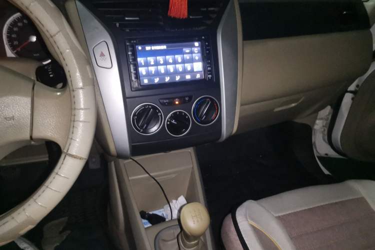 Used Venucia D50 2012 1.6L Manual Comfort Edition Audio And AC Panel