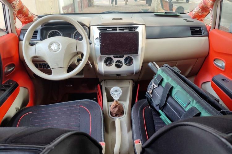 Used Venucia D50 2012 1.6L Manual Comfort Edition Center Console