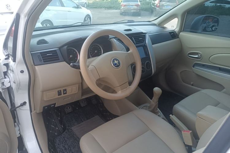 Used Venucia D50 2012 1.6L Manual Luxury Edition Center Console