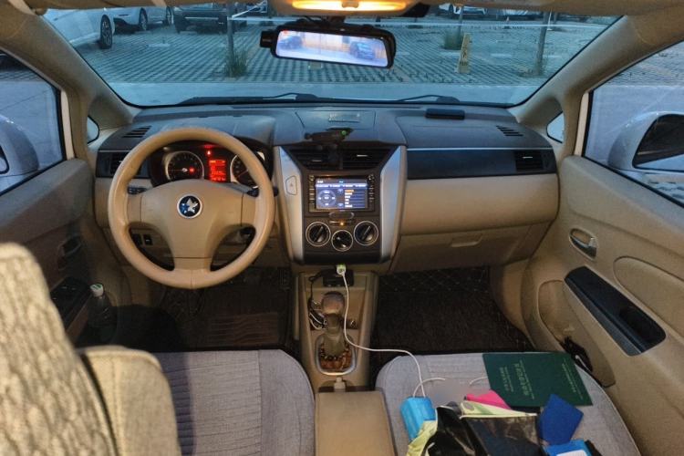 Used Venucia D50 2012 1.6L Manual Luxury Edition Center Console