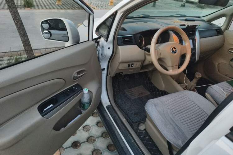 Used Venucia D50 2012 1.6L Manual Luxury Edition Driver Seat