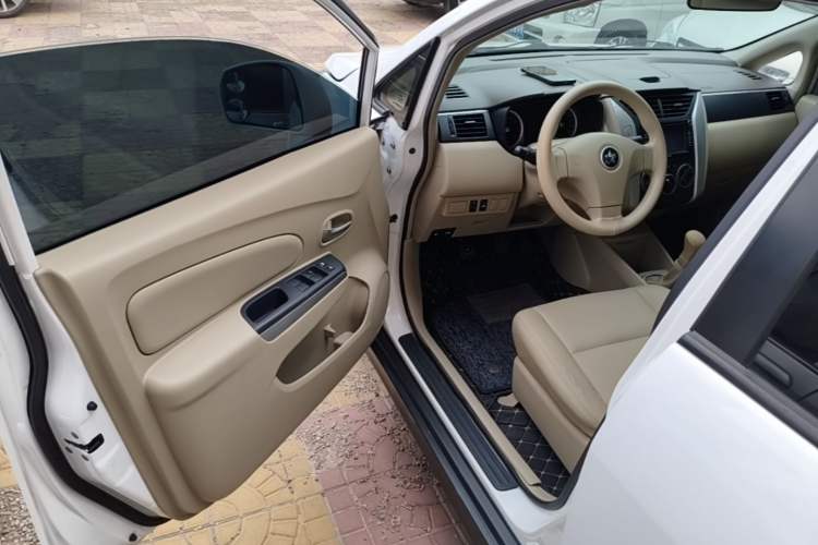 Used Venucia D50 2012 1.6L Manual Luxury Edition Driver Seat