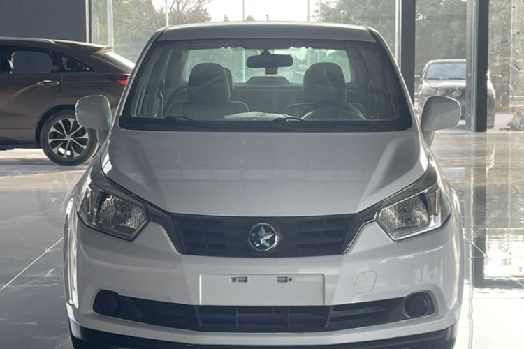 Used Venucia D50 2012 1.6L Automatic Comfort Edition Exterior 3