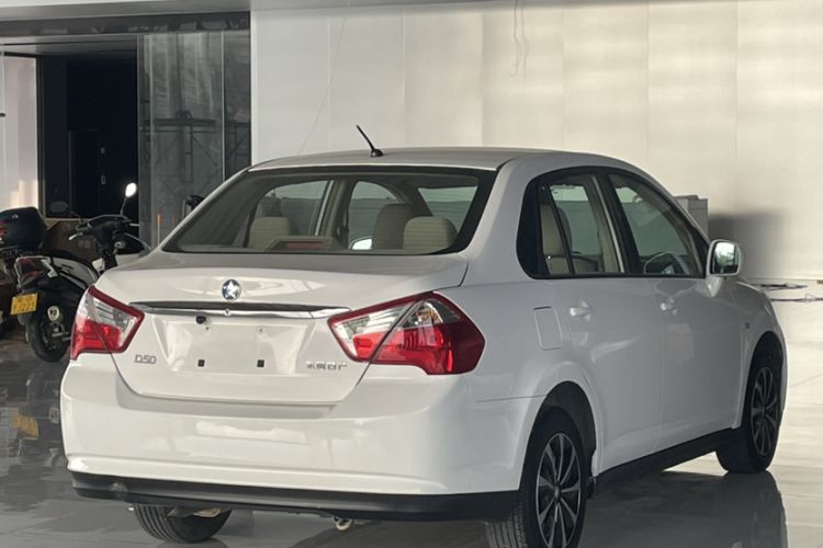 Used Venucia D50 2012 1.6L Automatic Comfort Edition Exterior 5