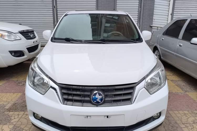 Used Venucia D50 2012 1.6L Manual Luxury Edition Front