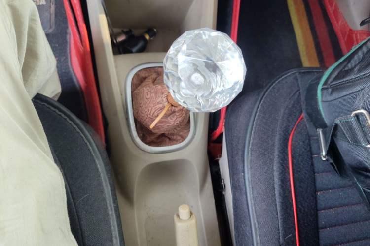 Used Venucia D50 2012 1.6L Manual Comfort Edition Gear Lever