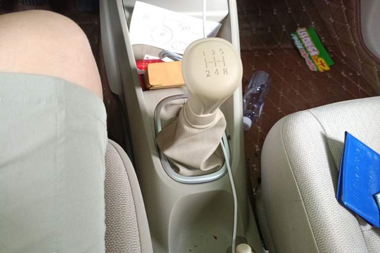 Used Venucia D50 2012 1.6L Manual Comfort Edition Gear Lever
