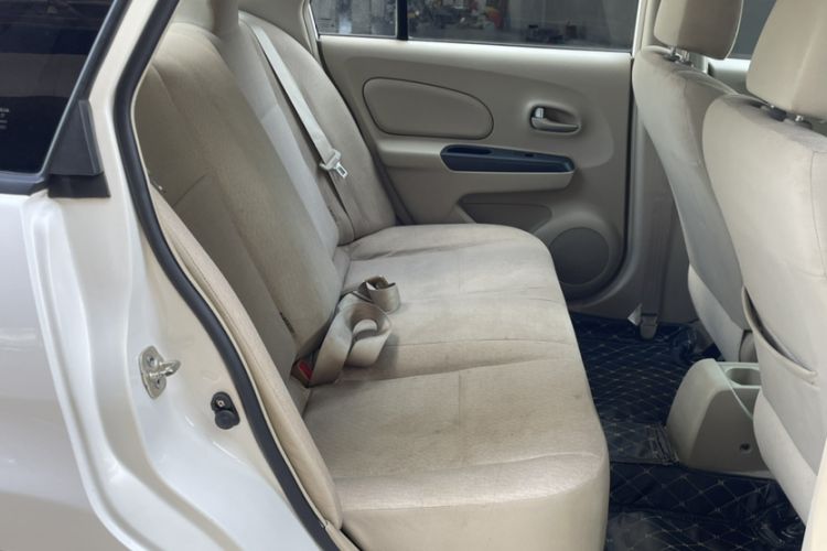 Used Venucia D50 2012 1.6L Automatic Comfort Edition Interior 1