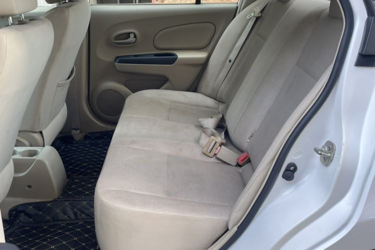 Used Venucia D50 2012 1.6L Automatic Comfort Edition Interior 2