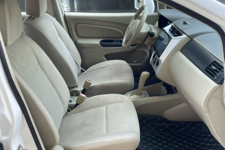 Used Venucia D50 2012 1.6L Automatic Comfort Edition Interior 4
