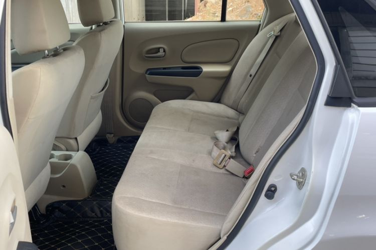 Used Venucia D50 2012 1.6L Automatic Comfort Edition Interior 5