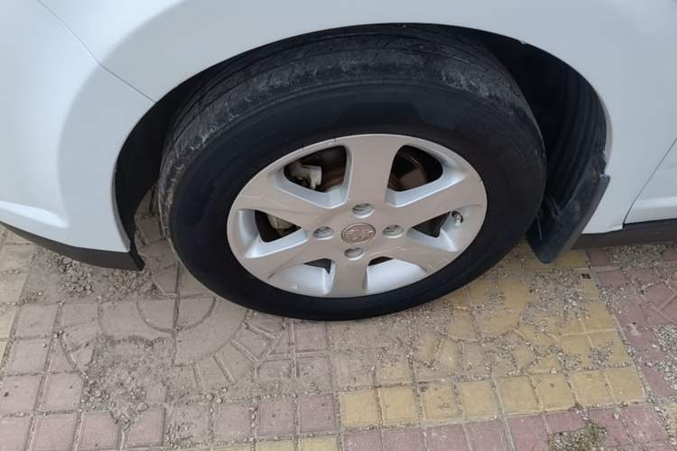 Used Venucia D50 2012 1.6L Manual Luxury Edition Left Front Wheel Hub