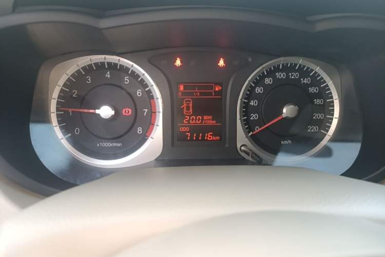 Used Venucia D50 2012 1.6L Manual Luxury Edition Odometer Close Up