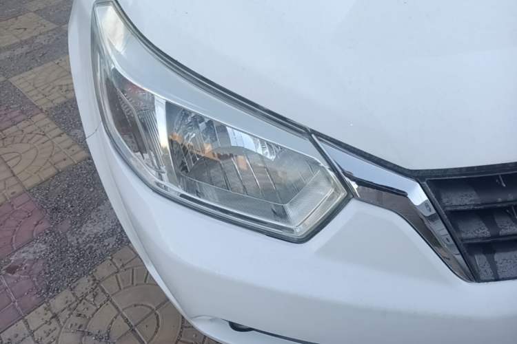 Used Venucia D50 2012 1.6L Manual Luxury Edition Right Front Headlight