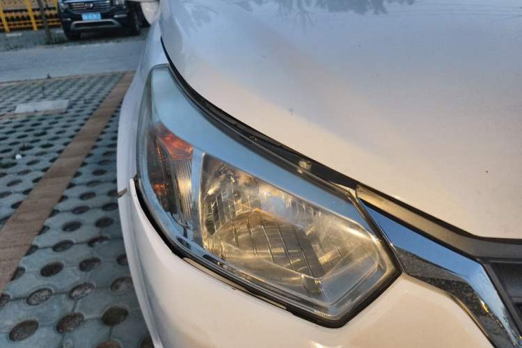 Used Venucia D50 2012 1.6L Manual Luxury Edition Right Front Headlight