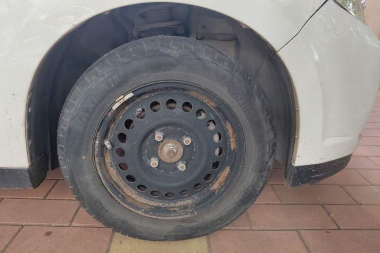Used Venucia D50 2012 1.6L Manual Comfort Edition Right Front Wheel Hub