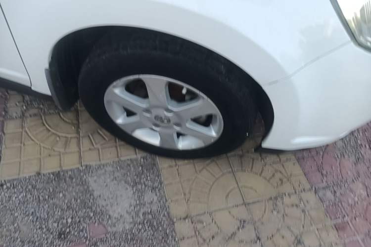 Used Venucia D50 2012 1.6L Manual Luxury Edition Right Front Wheel Hub