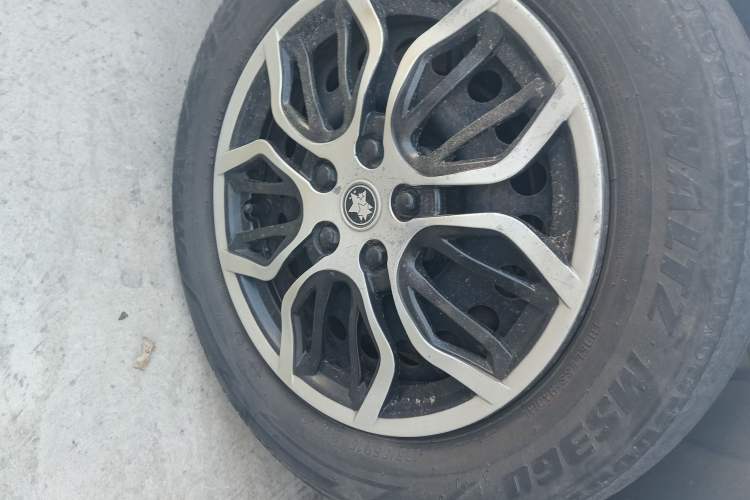 Used Venucia D50 2012 1.6L Manual Comfort Edition Right Front Wheel Hub