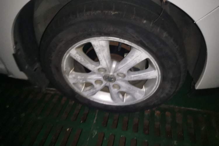 Used Venucia D50 2012 1.6L Manual Comfort Edition Right Front Wheel Hub