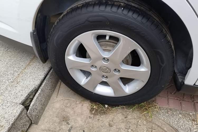 Used Venucia D50 2012 1.6L Manual Luxury Edition Right Rear Wheel Hub