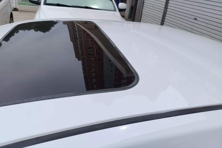 Used Venucia D50 2012 1.6L Manual Luxury Edition Roof