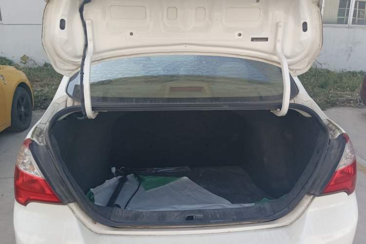 Used Venucia D50 2012 1.6L Manual Comfort Edition Trunk