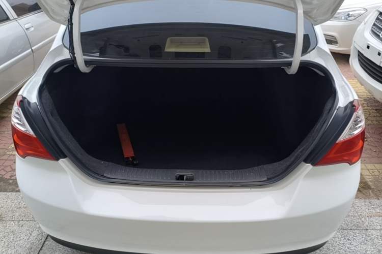 Used Venucia D50 2012 1.6L Manual Luxury Edition Trunk