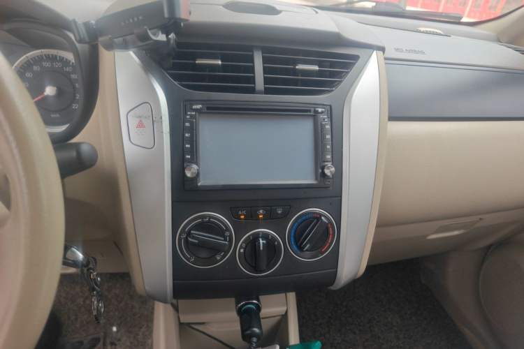 Used Venucia D50 2013 1.6L Manual Fashion Edition Audio And AC Panel