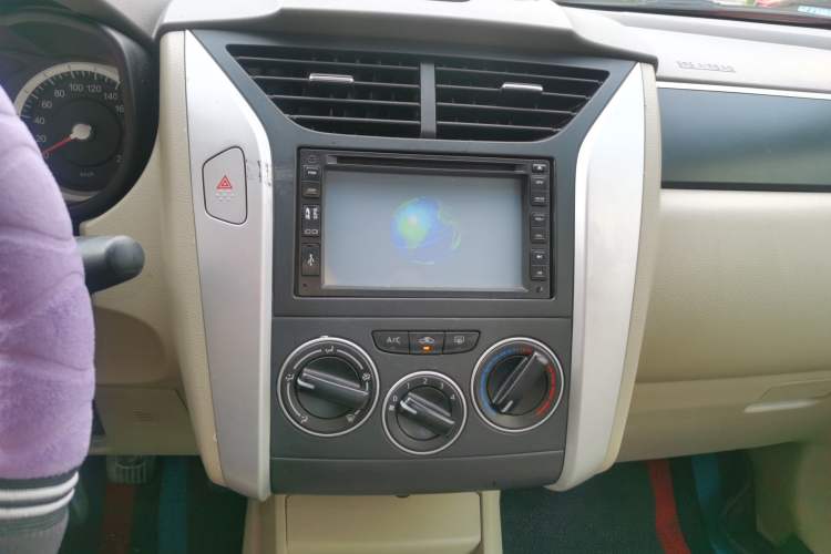 Used Venucia D50 2013 1.6L Manual Luxury Edition Audio And AC Panel