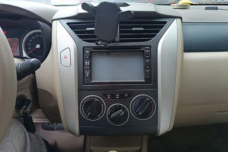 Used Venucia D50 2013 1.6L Automatic Fashion Edition Audio And AC Panel