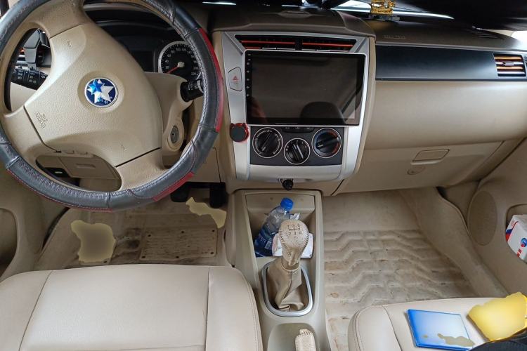 Used Venucia D50 2013 1.6L Manual Luxury Edition Center Console