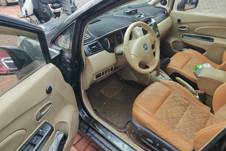 Used Venucia D50 2013 1.6L Automatic Fashion Edition Driver Seat