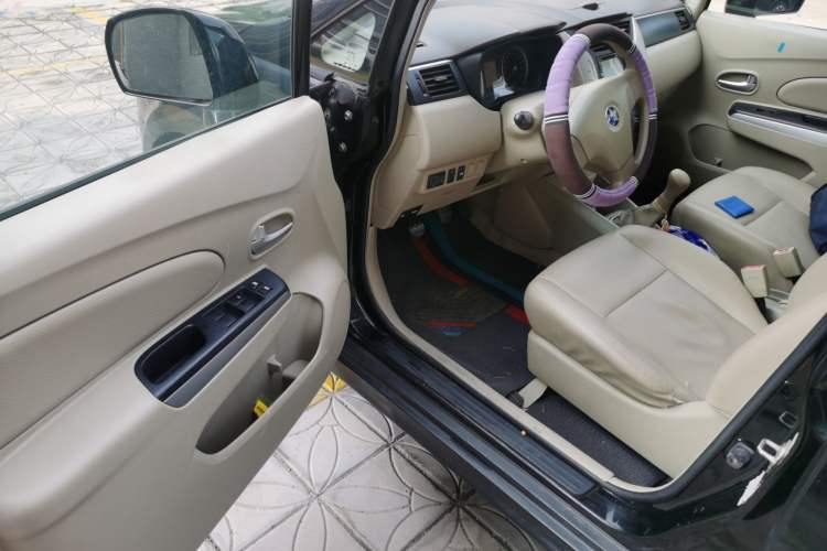 Used Venucia D50 2013 1.6L Manual Luxury Edition Driver Seat