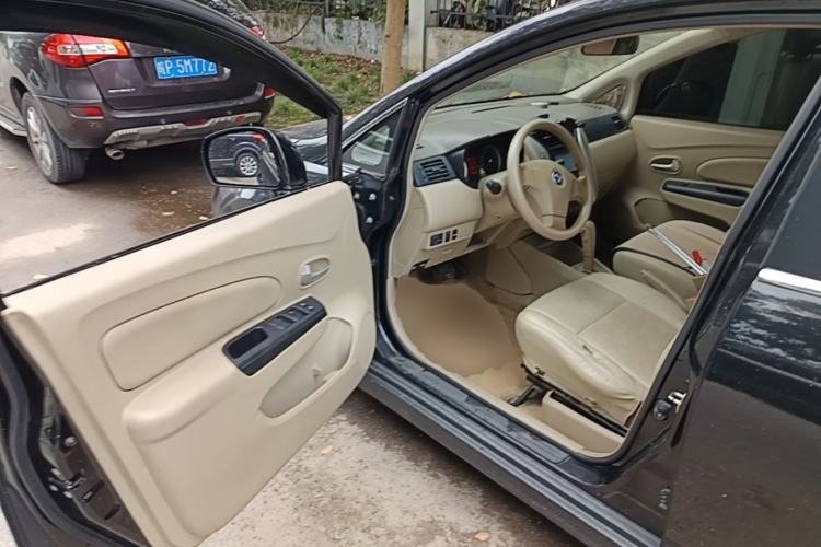 Used Venucia D50 2013 1.6L Automatic Fashion Edition Driver Seat